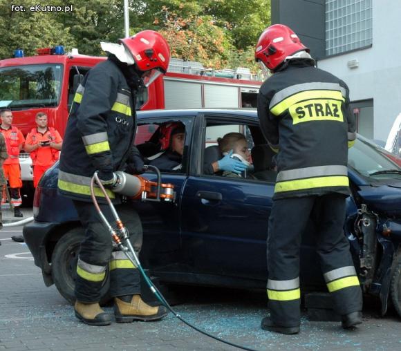 Zbigniew Bródka nagradzał kutnian w akcji Bezpieczny Dom