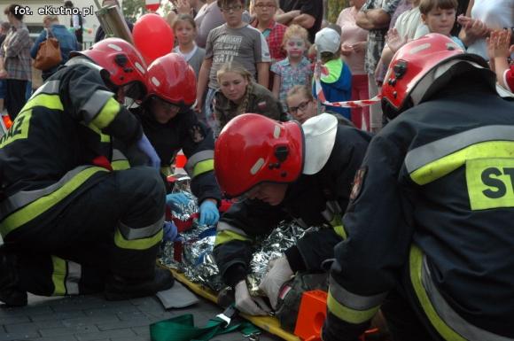 Zbigniew Bródka nagradzał kutnian w akcji Bezpieczny Dom