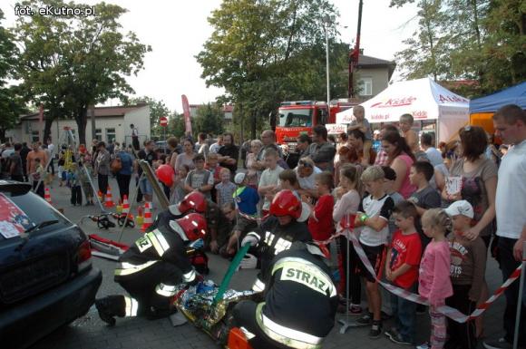 Zbigniew Bródka nagradzał kutnian w akcji Bezpieczny Dom