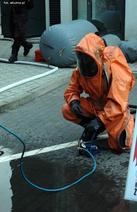 Zbigniew Bródka nagradzał kutnian w akcji Bezpieczny Dom