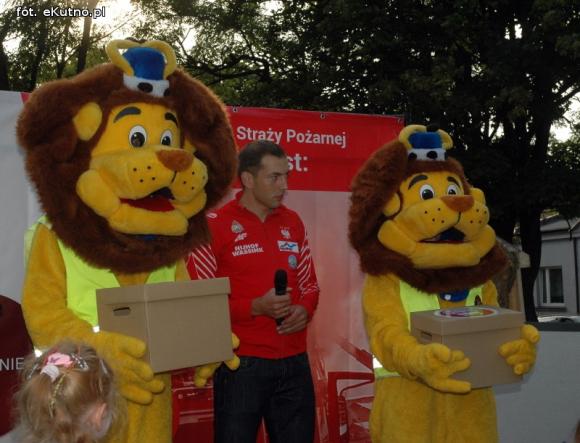 Zbigniew Bródka nagradzał kutnian w akcji Bezpieczny Dom