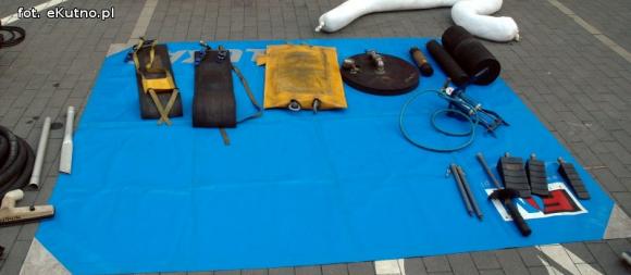 Zbigniew Bródka nagradzał kutnian w akcji Bezpieczny Dom