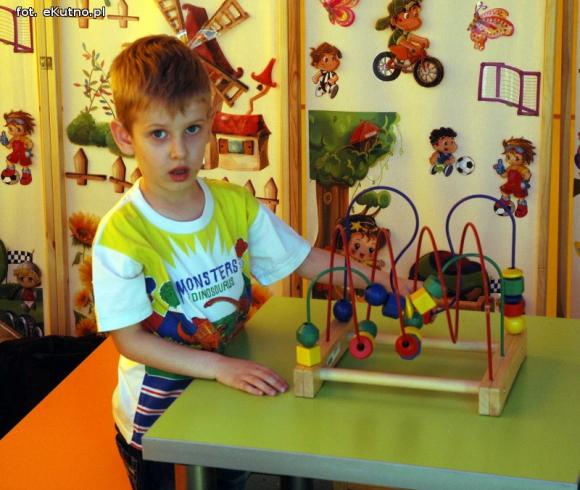 Zbigniew Bródka nagradzał kutnian w akcji Bezpieczny Dom