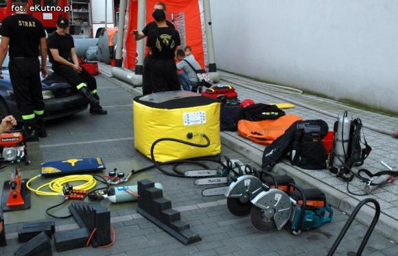 Zbigniew Bródka nagradzał kutnian w akcji Bezpieczny Dom