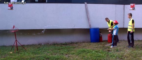 Zbigniew Bródka nagradzał kutnian w akcji Bezpieczny Dom