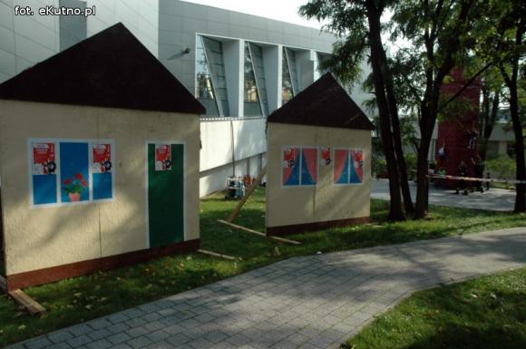 Zbigniew Bródka nagradzał kutnian w akcji Bezpieczny Dom