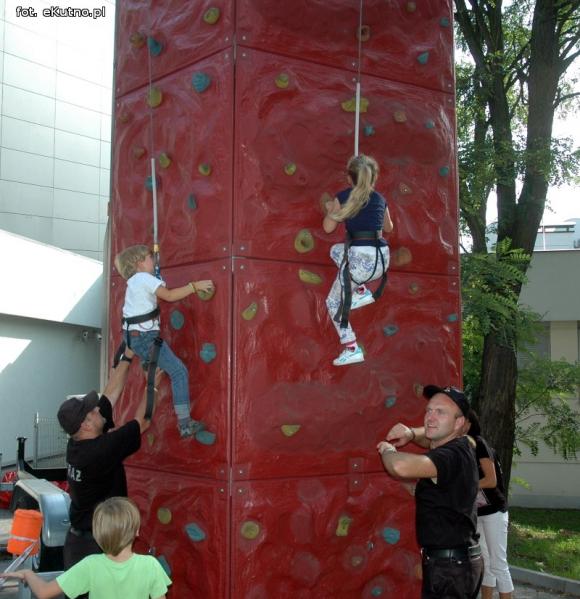 Zbigniew Bródka nagradzał kutnian w akcji Bezpieczny Dom