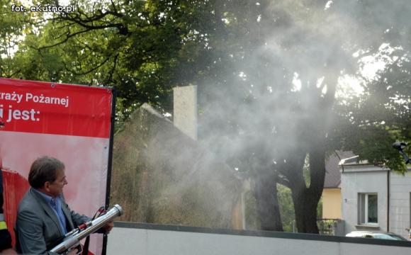 Zbigniew Bródka nagradzał kutnian w akcji Bezpieczny Dom