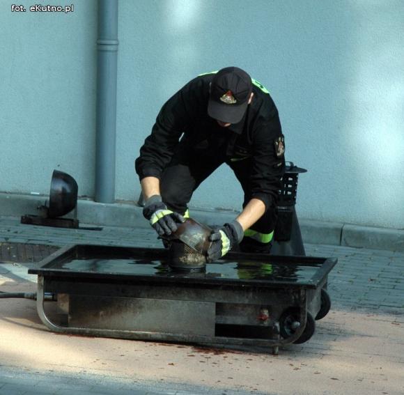 Zbigniew Bródka nagradzał kutnian w akcji Bezpieczny Dom