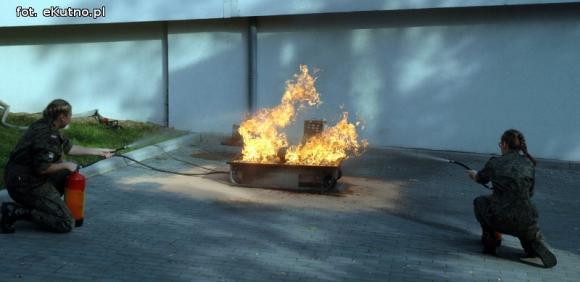 Zbigniew Bródka nagradzał kutnian w akcji Bezpieczny Dom