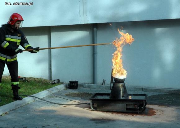 Zbigniew Bródka nagradzał kutnian w akcji Bezpieczny Dom