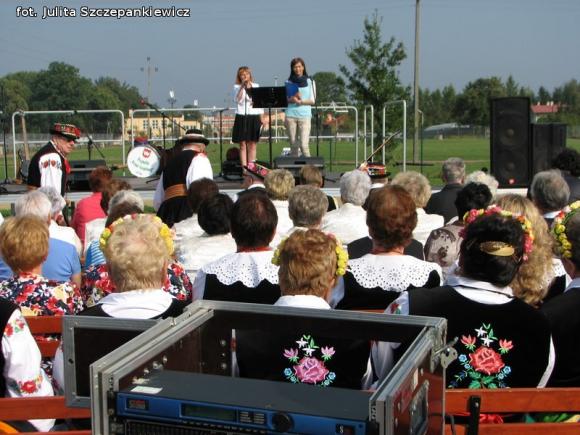  Festyn rodzinny i przegląd folklorystyczny w Krośniewicach