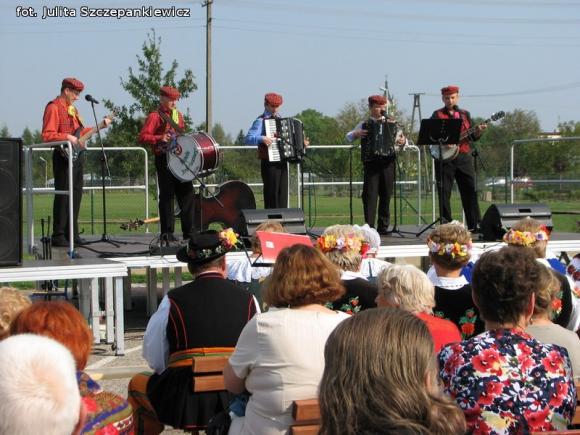  Festyn rodzinny i przegląd folklorystyczny w Krośniewicach
