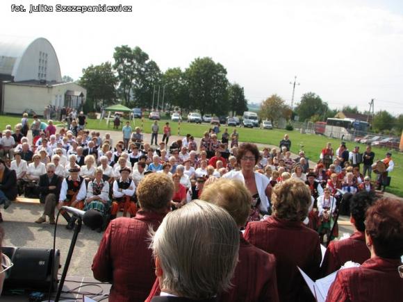  Festyn rodzinny i przegląd folklorystyczny w Krośniewicach