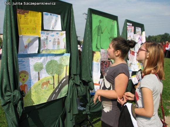  Festyn rodzinny i przegląd folklorystyczny w Krośniewicach
