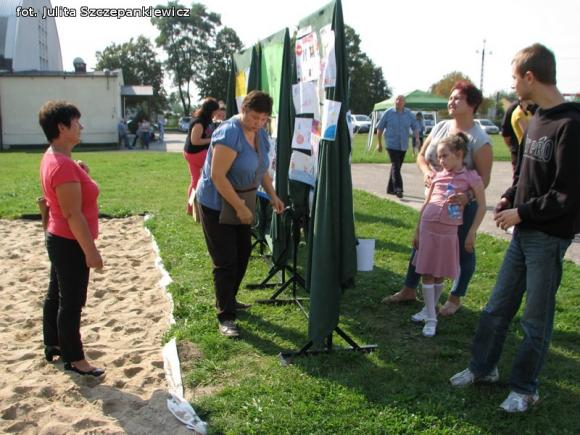  Festyn rodzinny i przegląd folklorystyczny w Krośniewicach