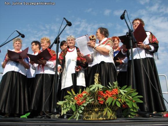  Festyn rodzinny i przegląd folklorystyczny w Krośniewicach
