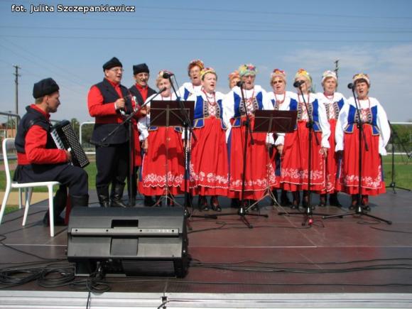  Festyn rodzinny i przegląd folklorystyczny w Krośniewicach