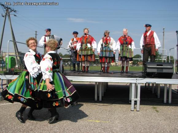  Festyn rodzinny i przegląd folklorystyczny w Krośniewicach