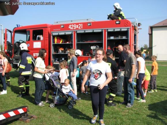  Festyn rodzinny i przegląd folklorystyczny w Krośniewicach
