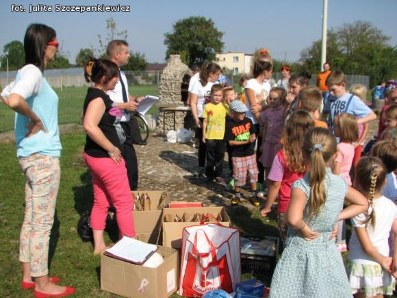  Festyn rodzinny i przegląd folklorystyczny w Krośniewicach