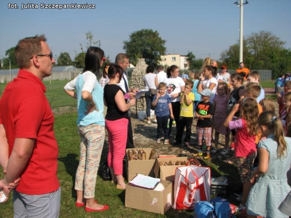  Festyn rodzinny i przegląd folklorystyczny w Krośniewicach