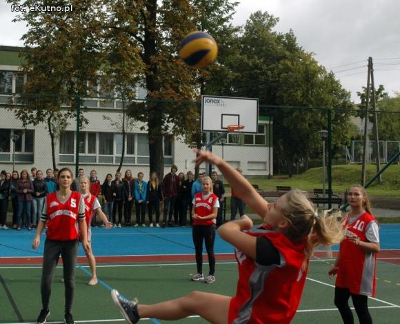 Otwarcie boiska przy I Liceum Ogólnokształcącym w Kutnie