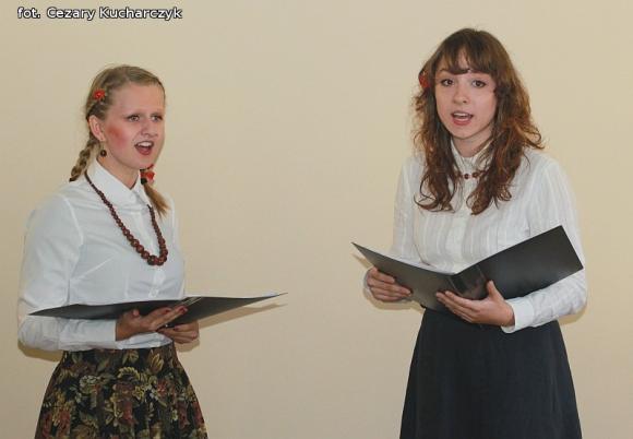 Rozśpiewany Dworek Modrzewiowy z miłością w tle