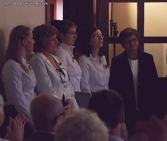 Rozśpiewany Dworek Modrzewiowy z miłością w tle