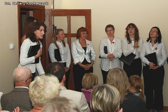 Rozśpiewany Dworek Modrzewiowy z miłością w tle