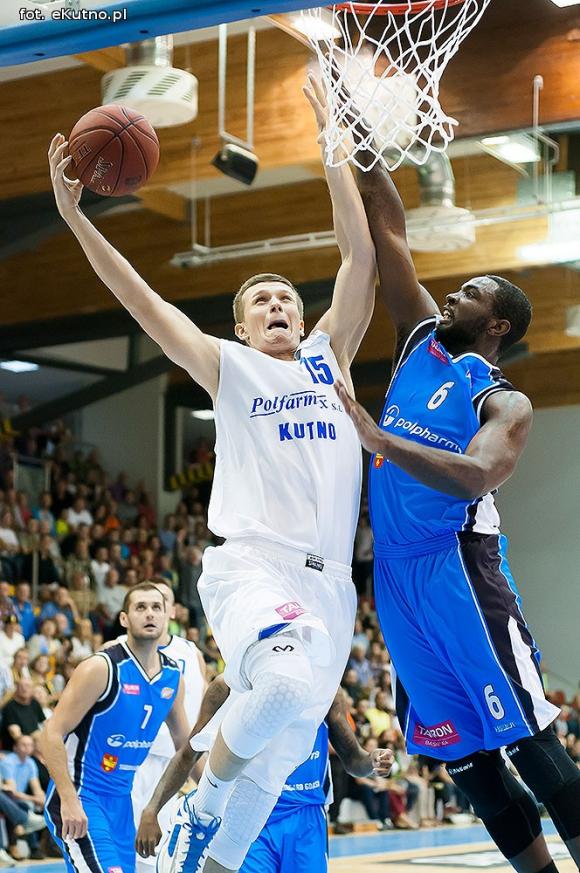 Pierwsze zwycięstwo kutnowskich koszykarzy w Tauron Basket Lidze