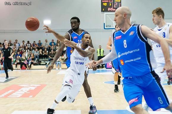 Pierwsze zwycięstwo kutnowskich koszykarzy w Tauron Basket Lidze