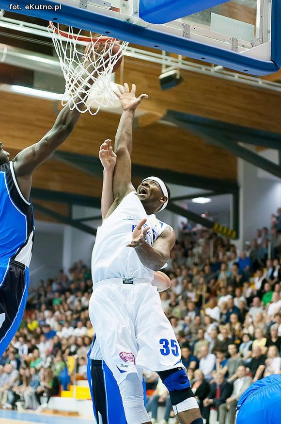 Pierwsze zwycięstwo kutnowskich koszykarzy w Tauron Basket Lidze