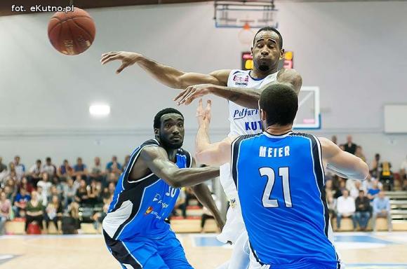 Pierwsze zwycięstwo kutnowskich koszykarzy w Tauron Basket Lidze