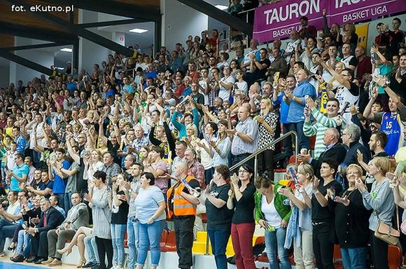 Pierwsze zwycięstwo kutnowskich koszykarzy w Tauron Basket Lidze
