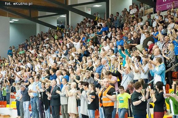 Pierwsze zwycięstwo kutnowskich koszykarzy w Tauron Basket Lidze