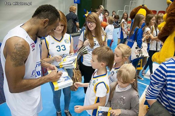 Pierwsze zwycięstwo kutnowskich koszykarzy w Tauron Basket Lidze