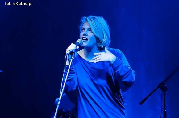 Tyle twoich słów w głowie ciągle mam... Koncert Ani Dąbrowskiej w Kutnie