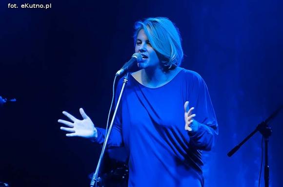 Tyle twoich słów w głowie ciągle mam... Koncert Ani Dąbrowskiej w Kutnie