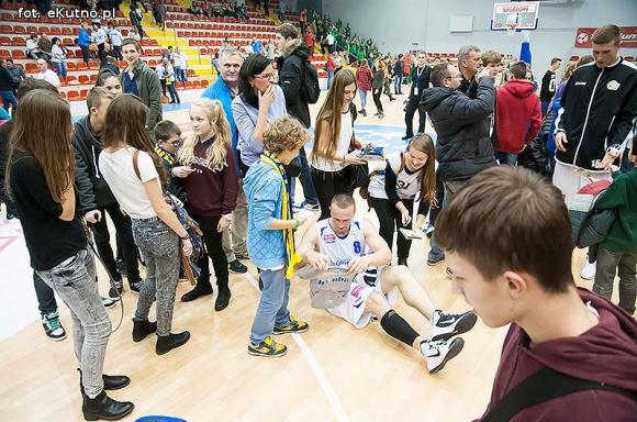 Polfarmex Kutno przegrywa 5 punktami