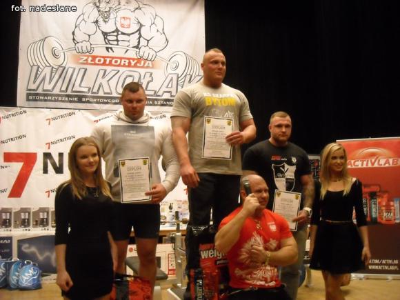 Siłacze z Kutna ze złotem i srebrem