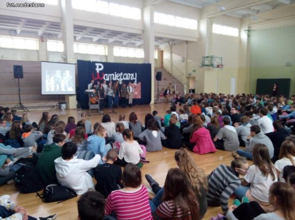 Patriotycznie w Gimnazjum nr 2 w Kutnie