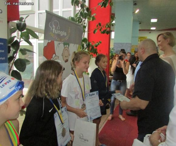 Kutnianki z medalami na zawodach pływackich