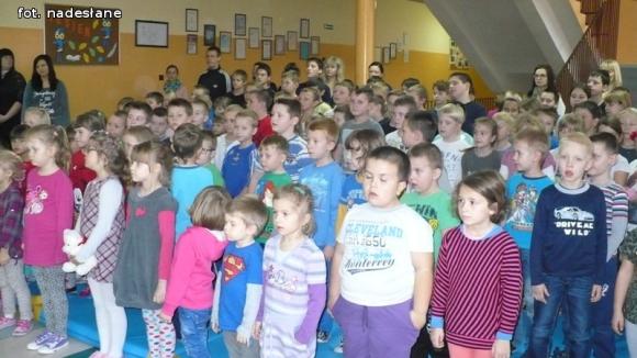 Koncert Pieśni Patriotycznej w Szkole Podstawowej im. Marii Kownackiej w Grabowie