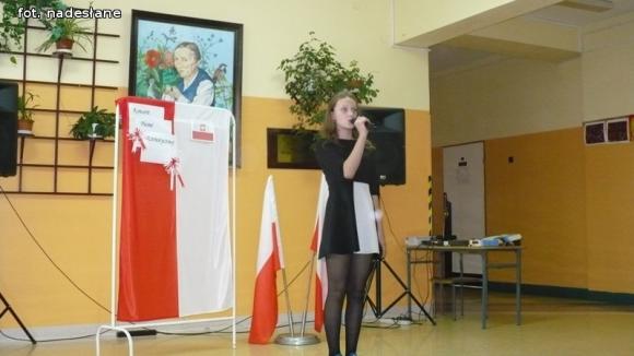 Koncert Pieśni Patriotycznej w Szkole Podstawowej im. Marii Kownackiej w Grabowie