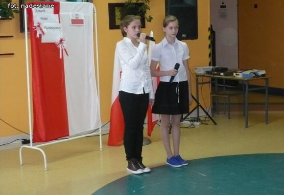 Koncert Pieśni Patriotycznej w Szkole Podstawowej im. Marii Kownackiej w Grabowie