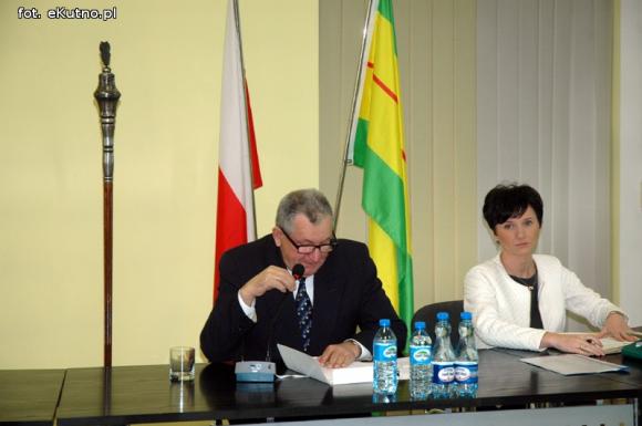 Zarząd Powiatu wybrany i prezent od ustępującej starosty