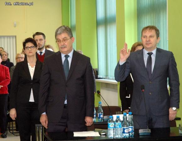 Zarząd Powiatu wybrany i prezent od ustępującej starosty