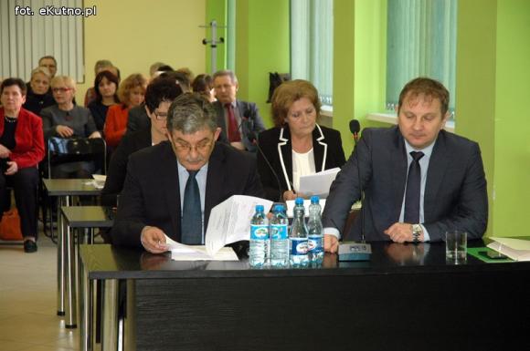 Zarząd Powiatu wybrany i prezent od ustępującej starosty