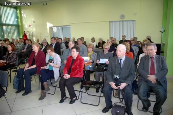 Zarząd Powiatu wybrany i prezent od ustępującej starosty